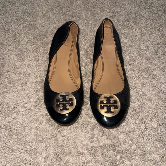 Tory Burch Black Leather Logo Medallion Flats - Picture 3 of 3